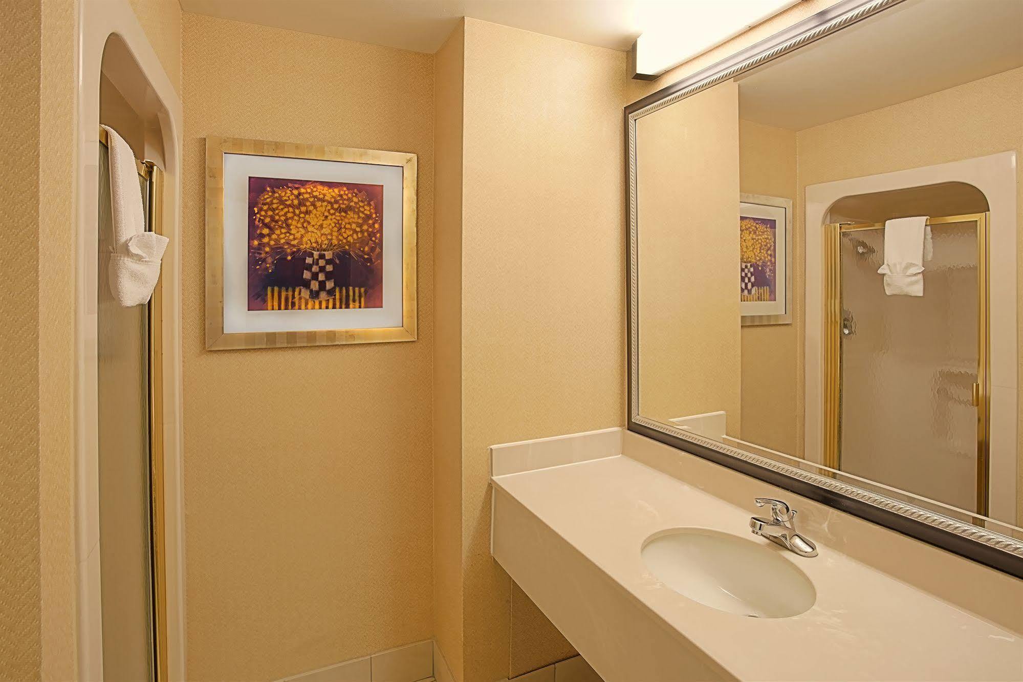 Quality Inn & Suites- Valparaiso Extérieur photo